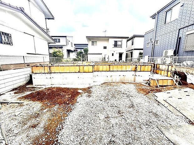 完成は9月頃を予定しております。施工例の見学も出来ますのでお気軽にお問合せ下さい。
