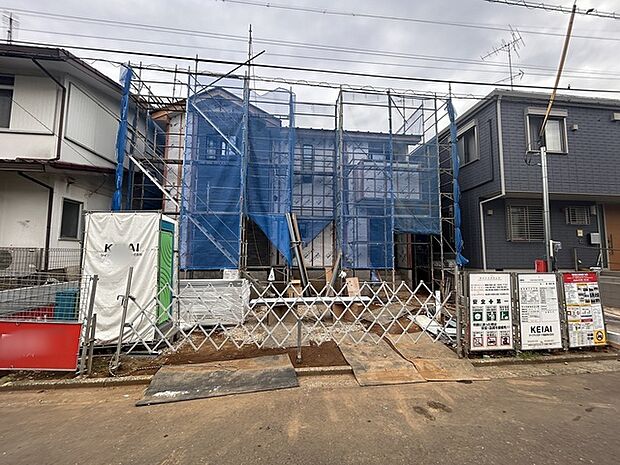 セカンドカーや来客時にも便利なカースペース3台分ございます。