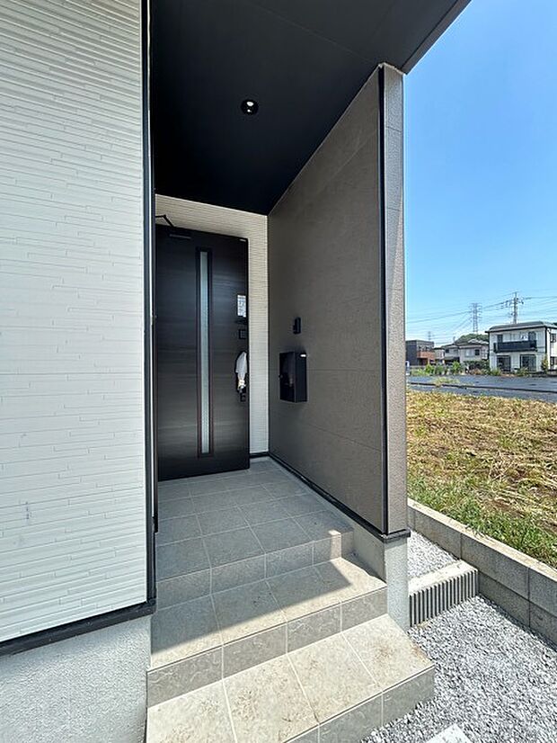 お客様をお迎えする玄関、お家の出入りもスムーズに行えます。 
