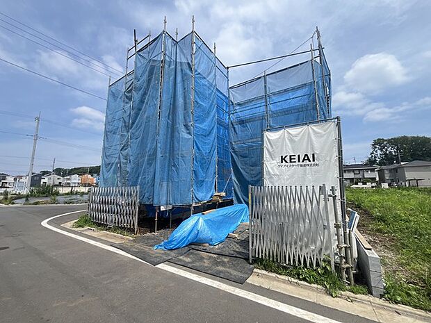 セカンドカーや来客時にも便利なカースペース2台分ございます。 