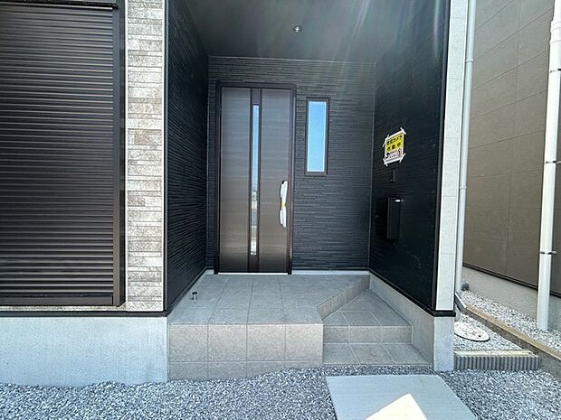 お客様をお迎えする玄関、お家の出入りもスムーズに行えます。