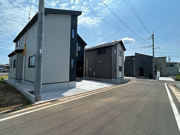 6m幅員の道路に面しておりお車の運転が苦手な方でも安心して出入りいただけます。