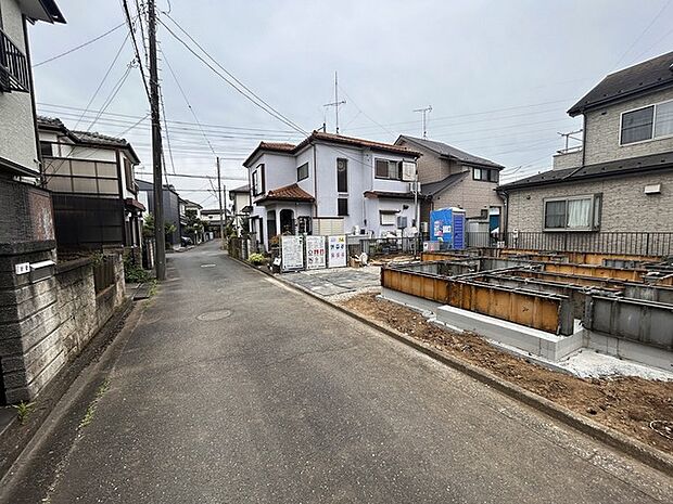 セカンドカーや来客時にも便利なカースペース2台分ございます。