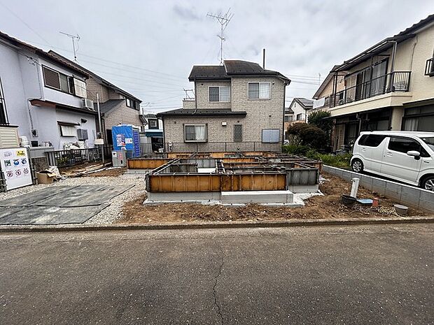 戸建てが立ち並ぶ静かな住宅街。四季折々の移り変わりを感じながら自然と楽しみ、暮らす、そんな毎日を日々の中で感じられる住環境