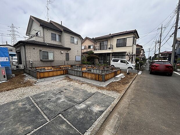 戸建てが立ち並ぶ静かな住宅街。四季折々の移り変わりを感じながら自然と楽しみ、暮らす、そんな毎日を日々の中で感じられる住環境