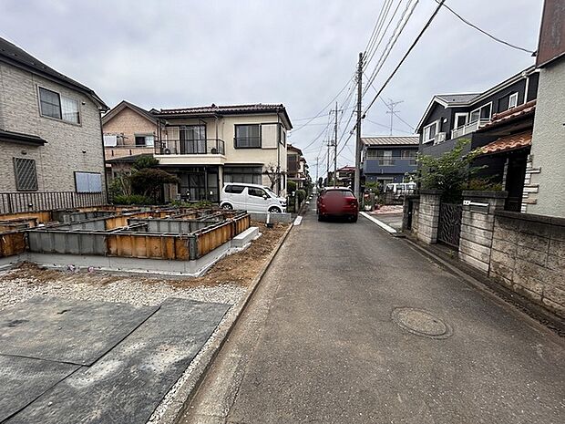 車通りの少ない閑静な住環境で長閑な暮らしが期待できそうです。