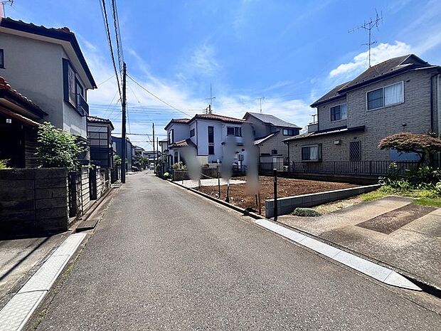 4.2m幅員の道路に面しておりお車の運転が苦手な方でも安心して出入りいただけます。 