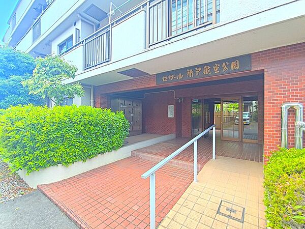 建物も植栽も、管理人さんによって綺麗に整備されております。