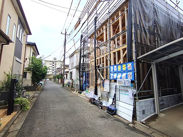 戸建てが立ち並ぶ静かな住宅街。四季折々の移り変わりを感じながら自然と楽しみ、暮らす、そんな毎日を日々の中で感じられる住環境