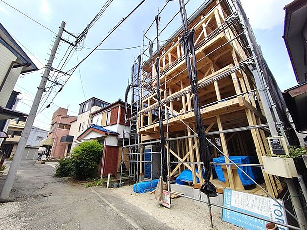 戸建てが立ち並ぶ静かな住宅街。四季折々の移り変わりを感じながら自然と楽しみ、暮らす、そんな毎日を日々の中で感じられる住環境