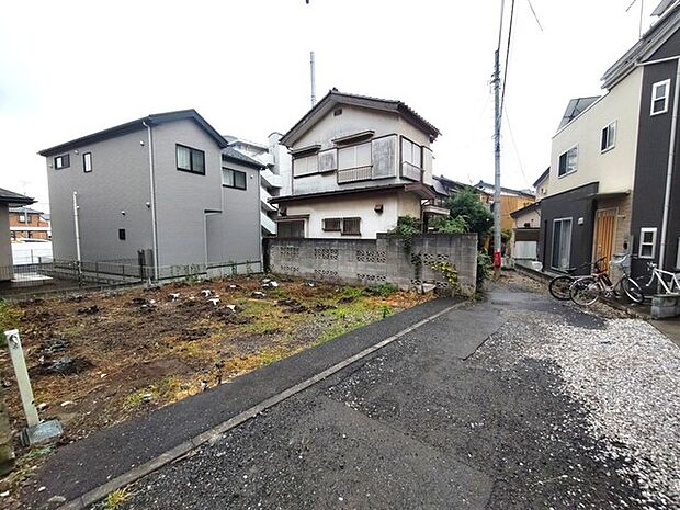 カースペースは1台駐車できます。車庫の出し入れのしやすさなど、実際に現地にてご確認ください。 