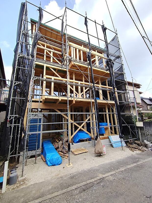 商業施設が徒歩圏内に充実、日々のお買い物も安心な環境です。