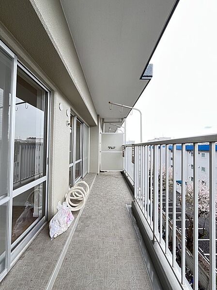 窓から眺める風景は一日の疲れを癒すヒーリングを奏でる、心地の良い時間を演出してくれます。室内も重要ですが、周りの環境もマイホーム選びの大事なポイント 
