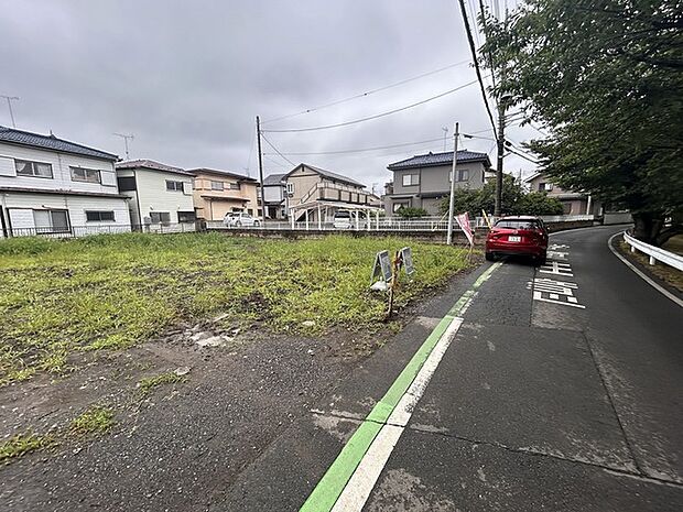 セカンドカーや来客時にも便利なカースペース2台分ございます。