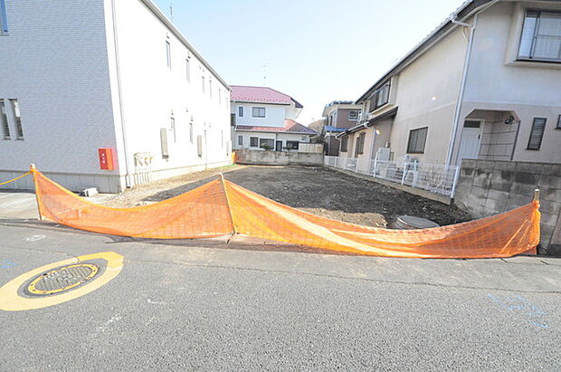 戸建てが立ち並ぶ静かな住宅街。四季折々の移り変わりを感じながら自然と楽しみ、暮らす、そんな毎日を日々の中で感じられる住環境