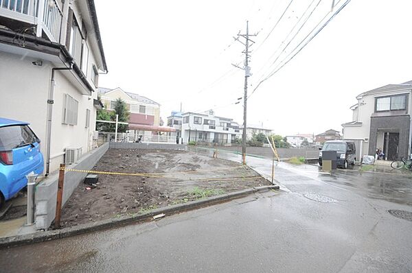 南道路に面しており日中もたくさんの陽が入ります。風通りや周辺環境など実際に現地にてご確認ください。