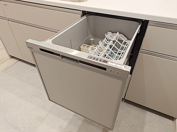 便利なビルトイン食洗器を装備！ 面倒な食器洗いがとても楽になる、心強い主婦の味方です。