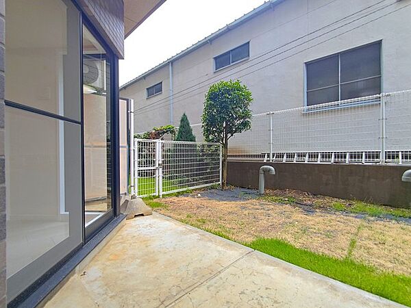 南向きで陽当たり良好なバルコニー。お洗濯物がすぐに乾きます。