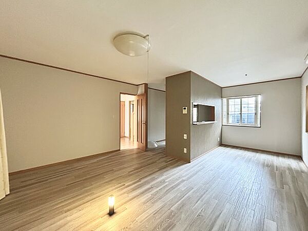 家族が一番集まる場所だから広々としつつも素敵な空間であって欲しい。皆がくつろぐリビングからキッチンまでが一つに繋がる空間。