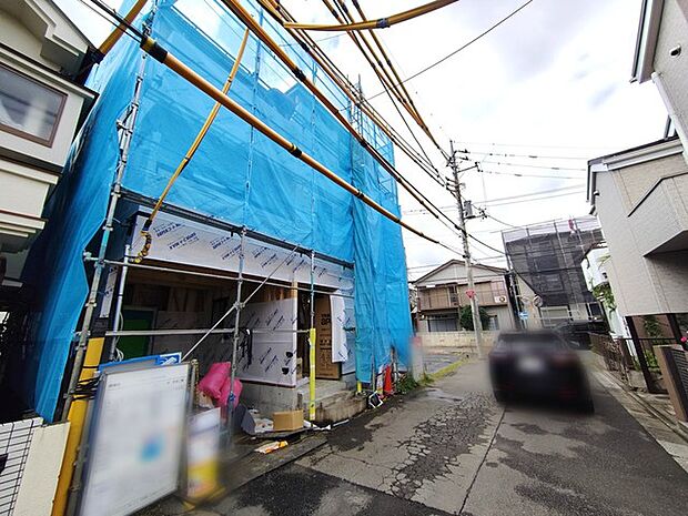 戸建てが立ち並ぶ静かな住宅街。四季折々の移り変わりを感じながら自然と楽しみ、暮らす、そんな毎日を日々の中で感じられる住環境