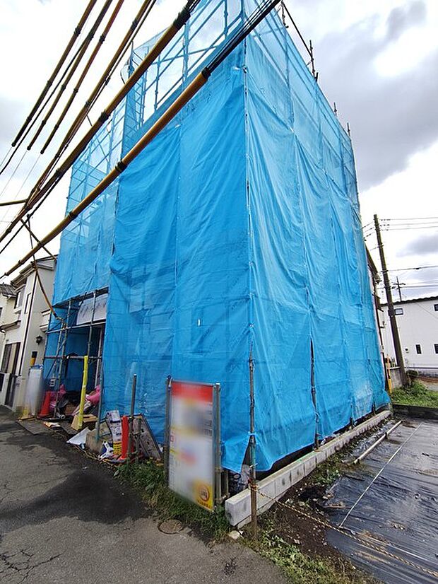 カースペースは1台駐車できます。車庫の出し入れのしやすさなど、実際に現地にてご確認ください。