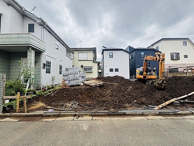 戸建てが立ち並ぶ静かな住宅街。四季折々の移り変わりを感じながら自然と楽しみ、暮らす、そんな毎日を日々の中で感じられる住環境