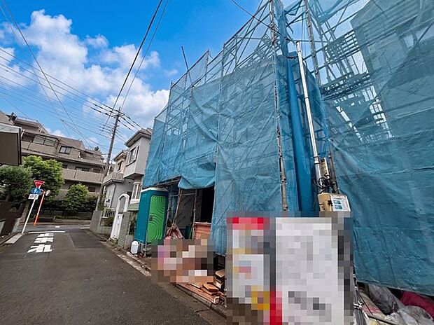 戸建てが立ち並ぶ静かな住宅街。四季折々の移り変わりを感じながら自然と楽しみ、暮らす、そんな毎日を日々の中で感じられる住環境