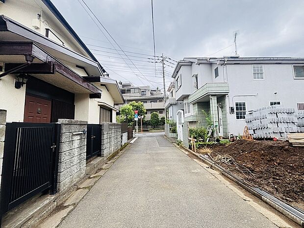 カースペースは1台駐車できます。車庫の出し入れのしやすさなど、実際に現地にてご確認ください。