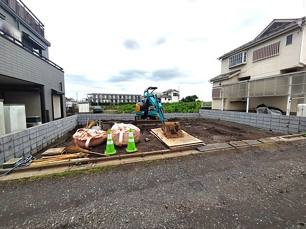 カースペースは1台駐車できます。車庫の出し入れのしやすさなど、実際に現地にてご確認ください。