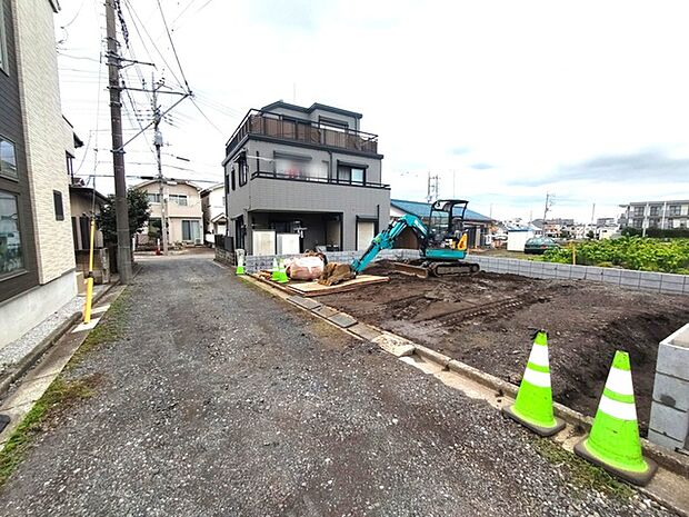 カースペースは1台駐車できます。車庫の出し入れのしやすさなど、実際に現地にてご確認ください。