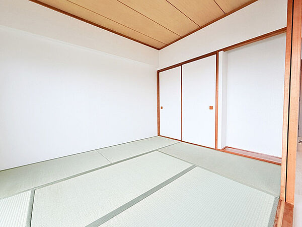 和室があるとやはりどこか心落ち着いてしまいます。客間としてもちょうど良い6帖。