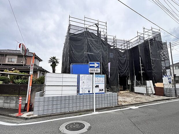セカンドカーや来客時にも便利なカースペース2台分ございます。 