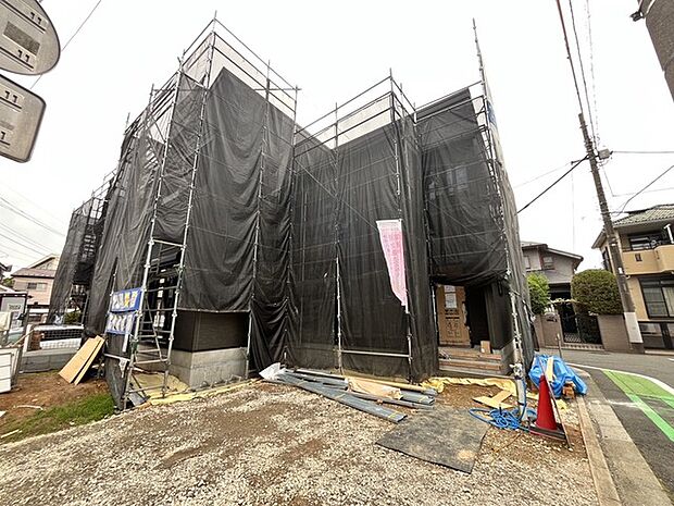 プライバシーを確保しやすい広々としたインナーバルコニー。雨天時でも洗濯物が濡れることなく安心です。 
