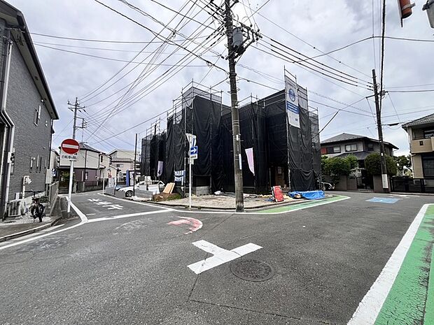 セカンドカーや来客時にも便利なカースペース2台分ございます。 