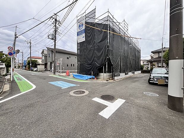 戸建てが立ち並ぶ静かな住宅街。四季折々の移り変わりを感じながら自然と楽しみ、暮らす、そんな毎日を日々の中で感じられる住環境 