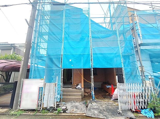 カースペースは1台駐車できます。車庫の出し入れのしやすさなど、実際に現地にてご確認ください。 