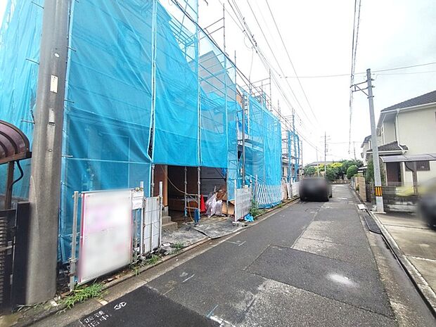 戸建てが立ち並ぶ静かな住宅街。四季折々の移り変わりを感じながら自然と楽しみ、暮らす、そんな毎日を日々の中で感じられる住環境 