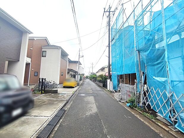 戸建てが立ち並ぶ静かな住宅街。四季折々の移り変わりを感じながら自然と楽しみ、暮らす、そんな毎日を日々の中で感じられる住環境 