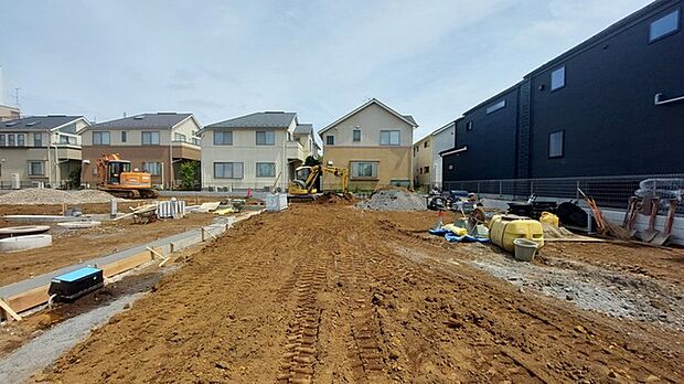 商業施設が徒歩圏内に充実、日々のお買い物も安心な環境です。 全13棟の大型分譲地