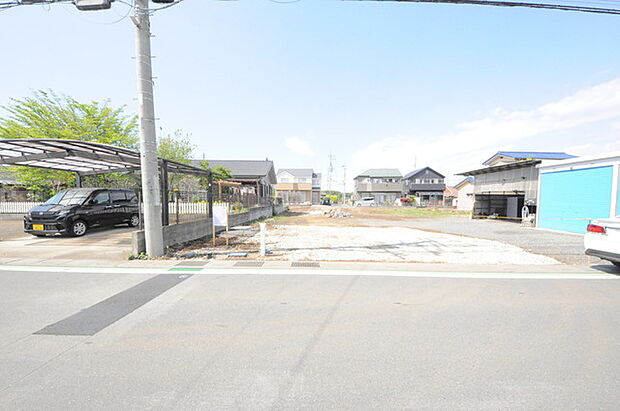 南道路に面しており日中もたくさんの陽が入ります。風通りや周辺環境など実際に現地にてご確認ください。