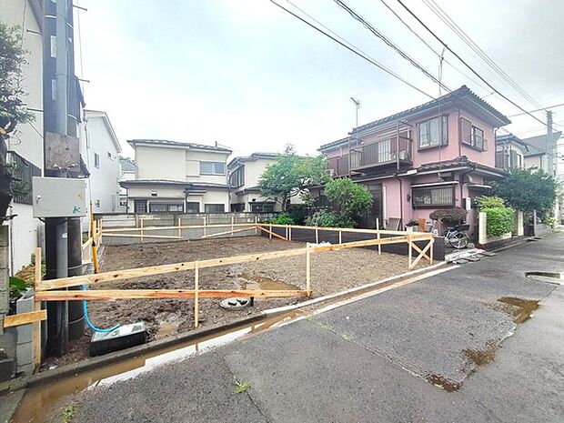 戸建てが立ち並ぶ静かな住宅街。四季折々の移り変わりを感じながら自然と楽しみ、暮らす、そんな毎日を日々の中で感じられる住環境 