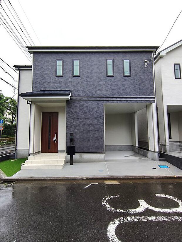6m幅員の道路に面しておりお車の運転が苦手な方でも安心して出入りいただけます。 