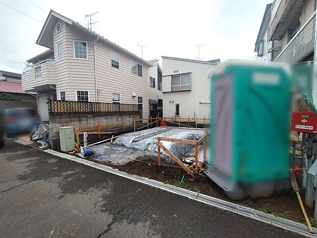 戸建てが立ち並ぶ静かな住宅街。四季折々の移り変わりを感じながら自然と楽しみ、暮らす、そんな毎日を日々の中で感じられる住環境