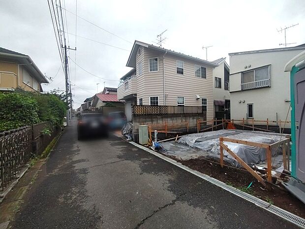 カースペースは1台駐車できます。車庫の出し入れのしやすさなど、実際に現地にてご確認ください。