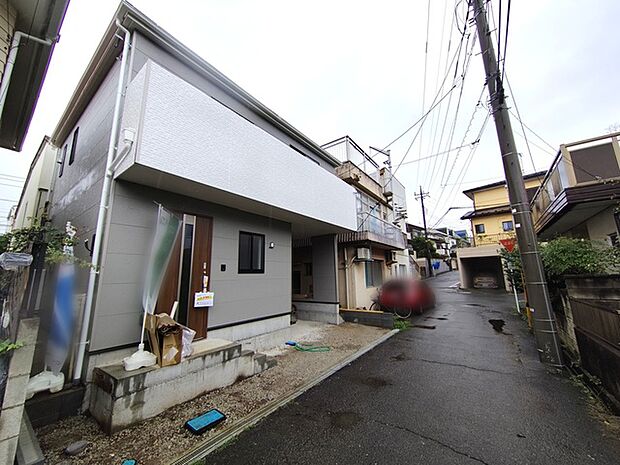 カースペースは1台駐車できます。車庫の出し入れのしやすさなど、実際に現地にてご確認ください。