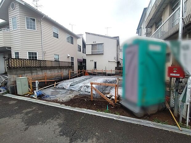 戸建てが立ち並ぶ静かな住宅街。四季折々の移り変わりを感じながら自然と楽しみ、暮らす、そんな毎日を日々の中で感じられる住環境
