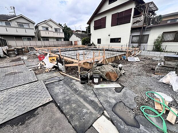 セカンドカーや来客時にも便利なカースペース2台分ございます。