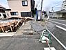 駐車場：前面道路は広く、駐車がしやすいです。駐車スペース2台分ございます。