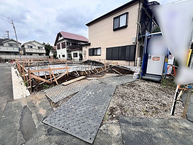 セカンドカーや来客時にも便利なカースペース2台分ございます。