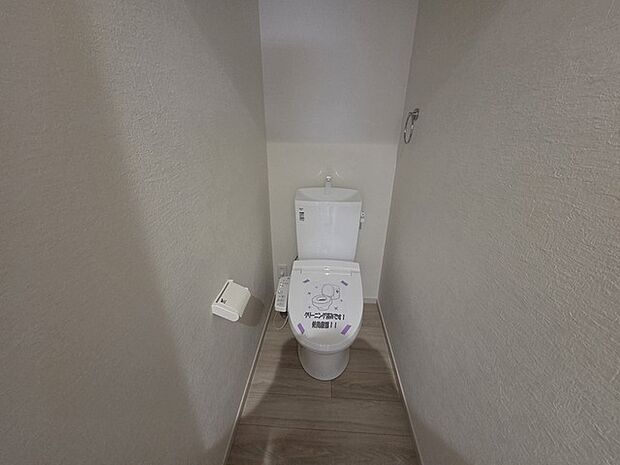 1.2階にそれぞれトレイがございます。朝の混雑時に分散して利用できるほか、ゲスト用としても使い分けることもできます。